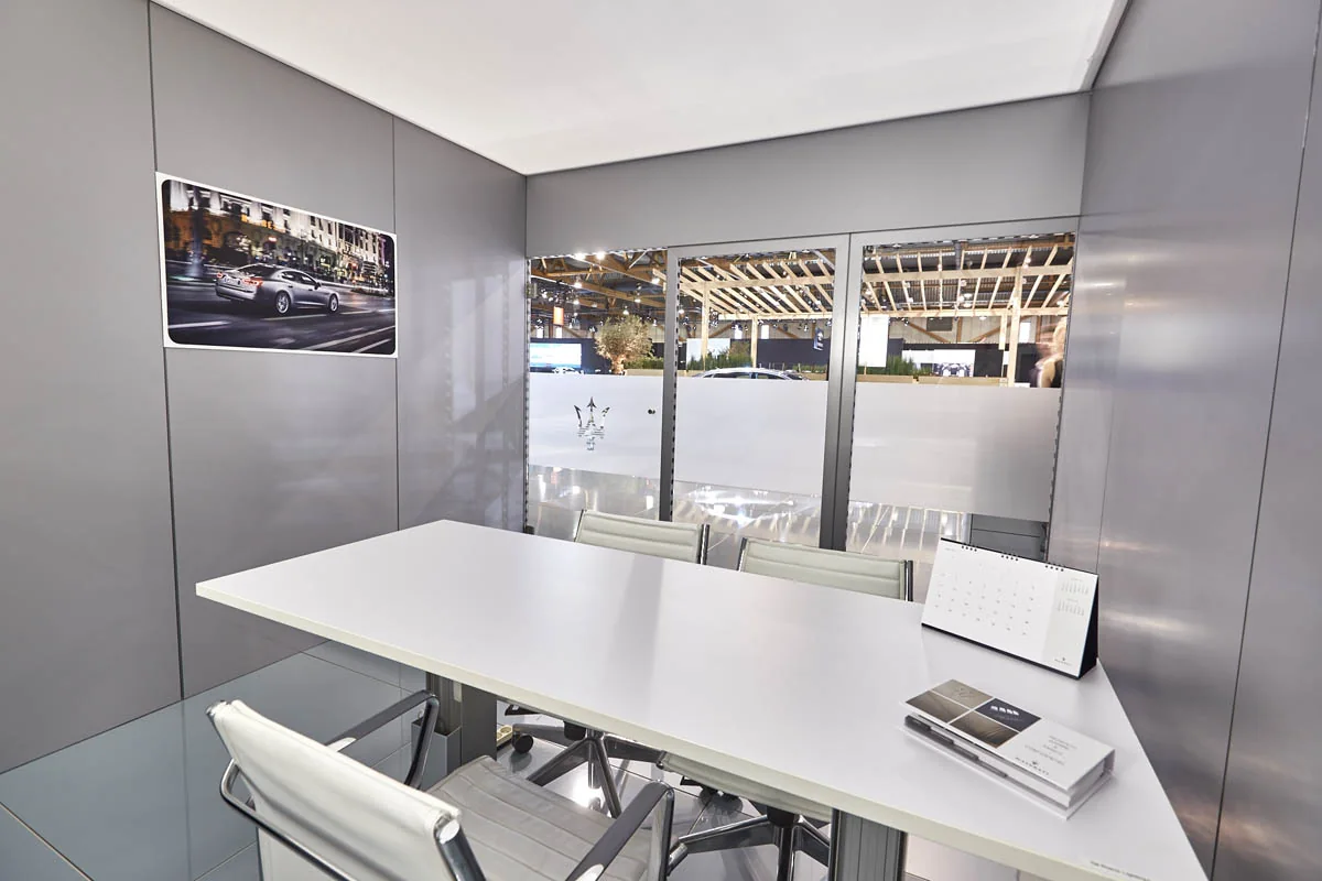 Brussels / Brand, material choices and a place to meet are brought together.