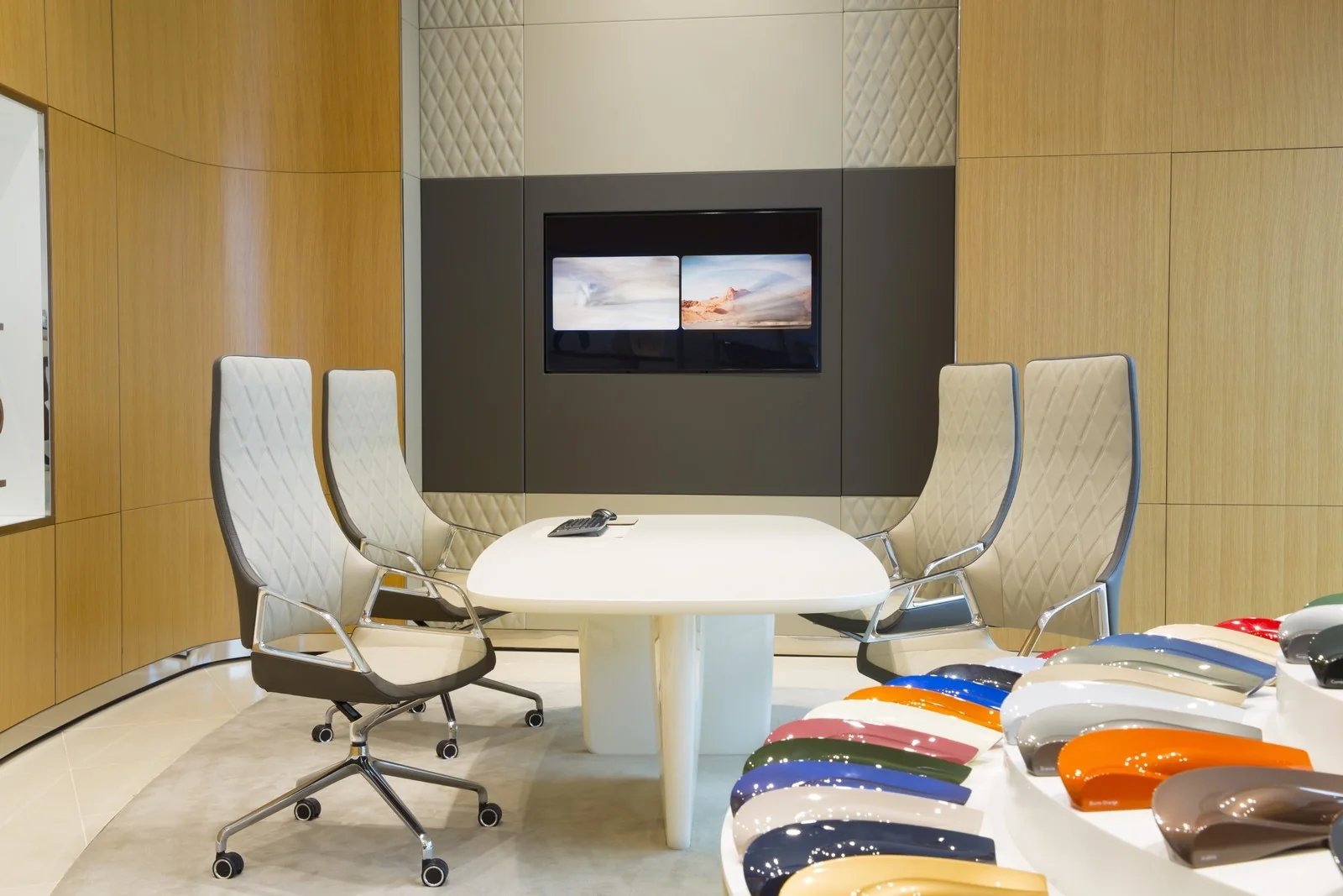 CW1 House / A configuration table connects trim, paint and upholstery choices.