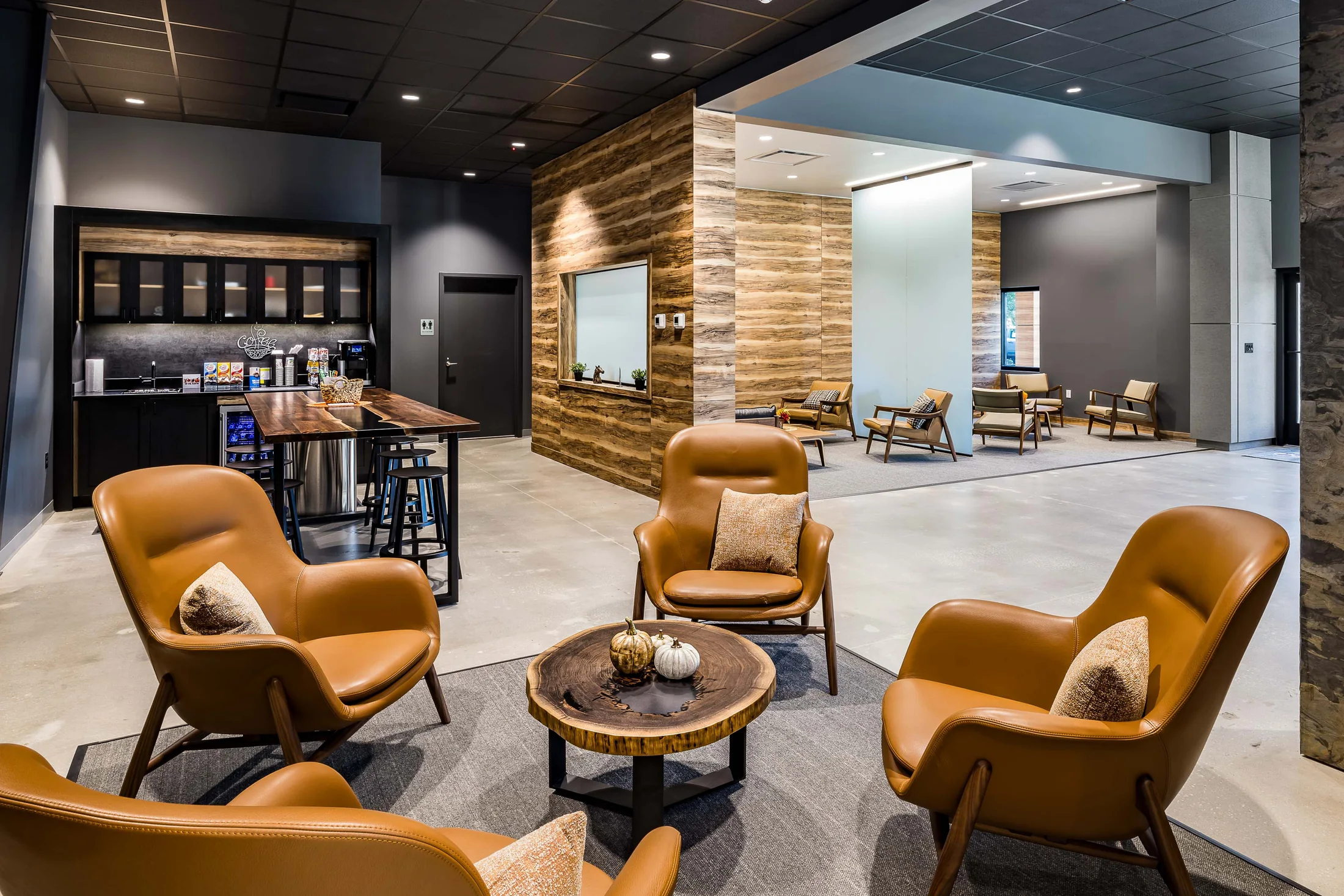 A leather lounge brings the feeling of a room into the dealership.