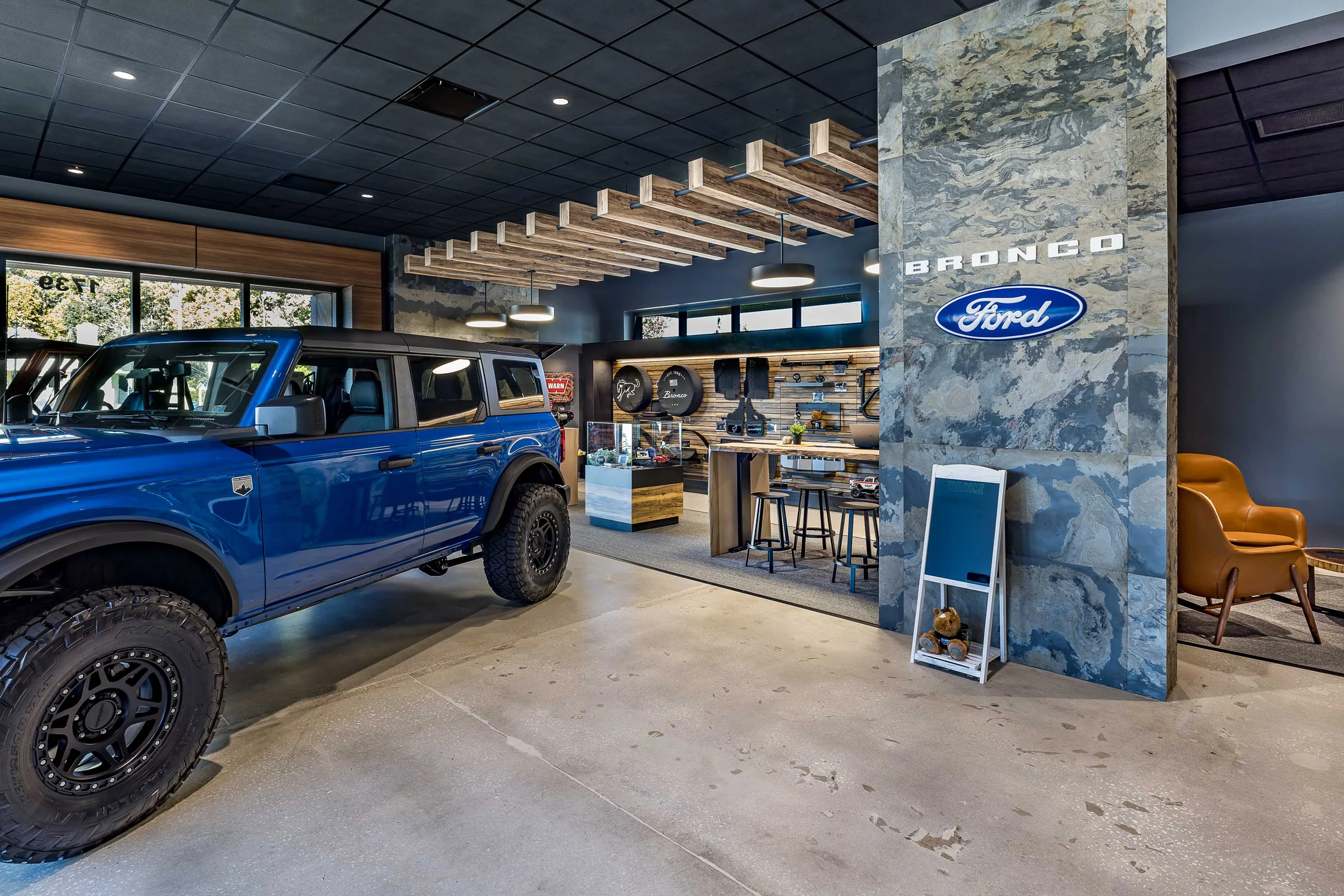 Vehicle display and the lounge share the same architectural framework.