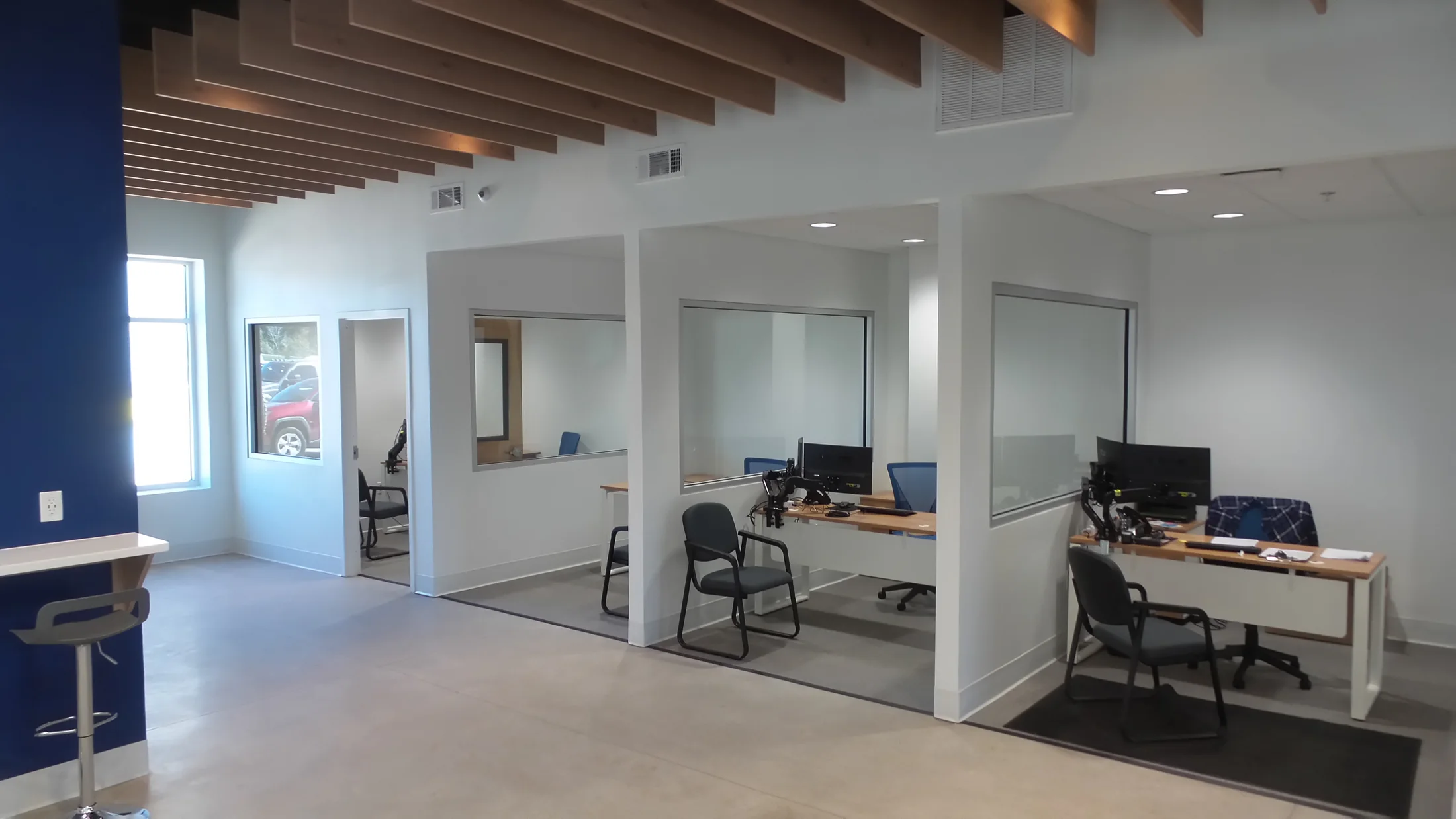 Built customer areas bring the material and hospitality standard into everyday use.
