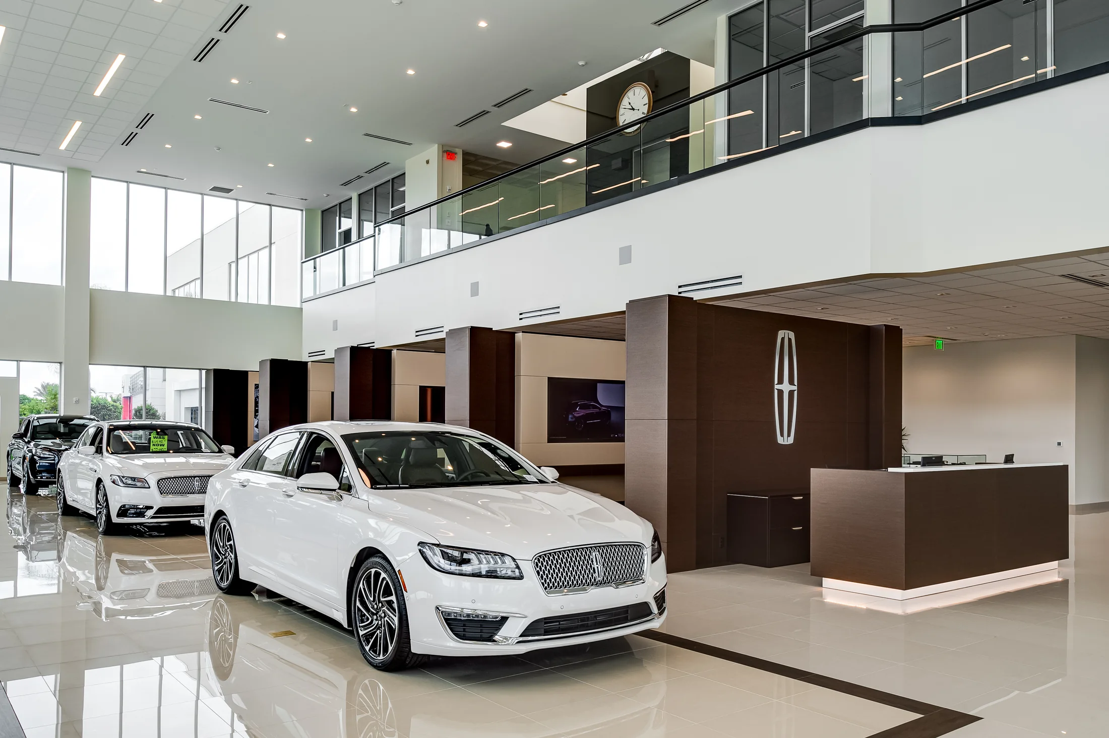 Vehicles, circulation and customer settings remain visible to one another.