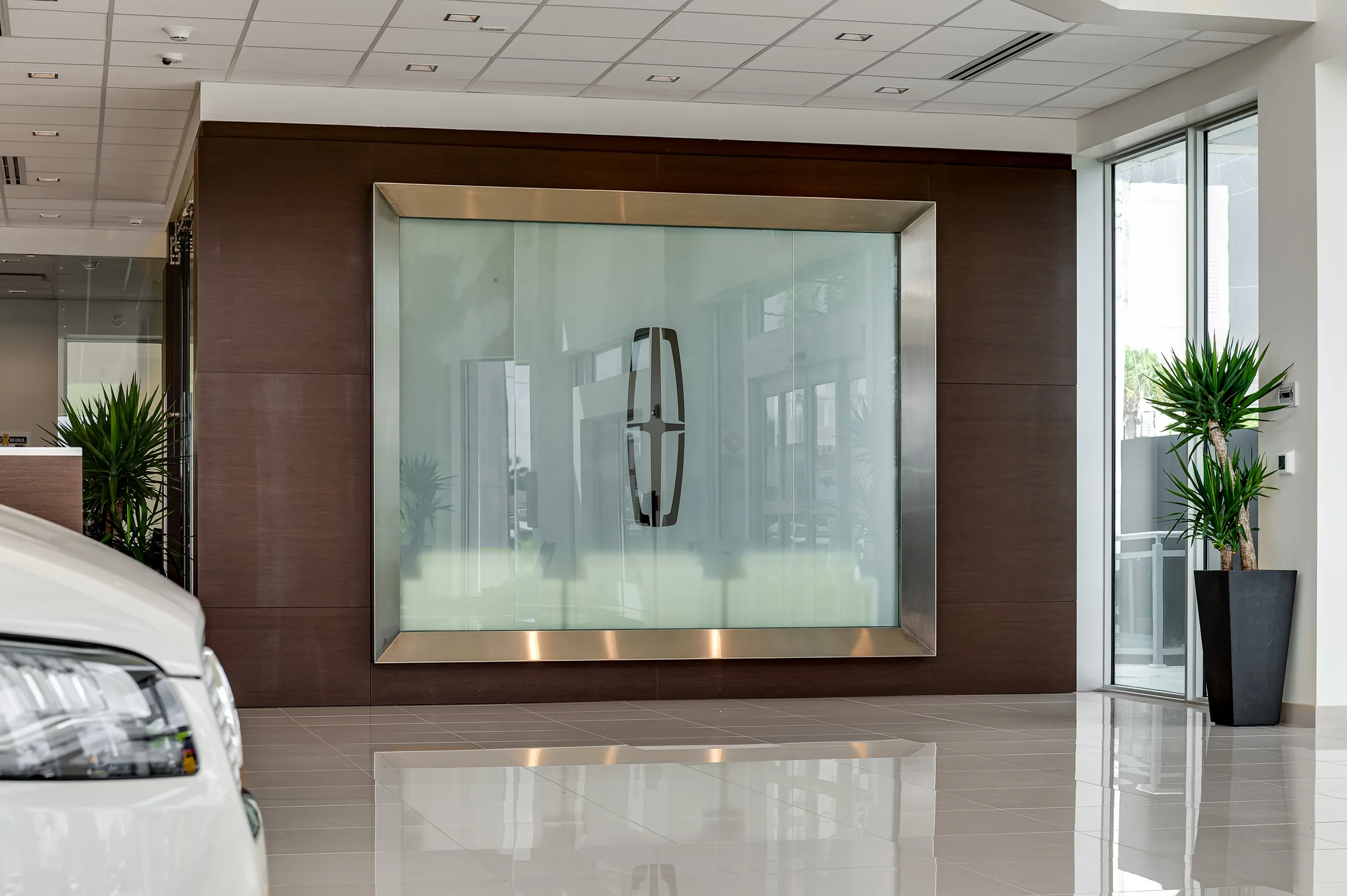The Lincoln mark is carried into the glazing and interior details.