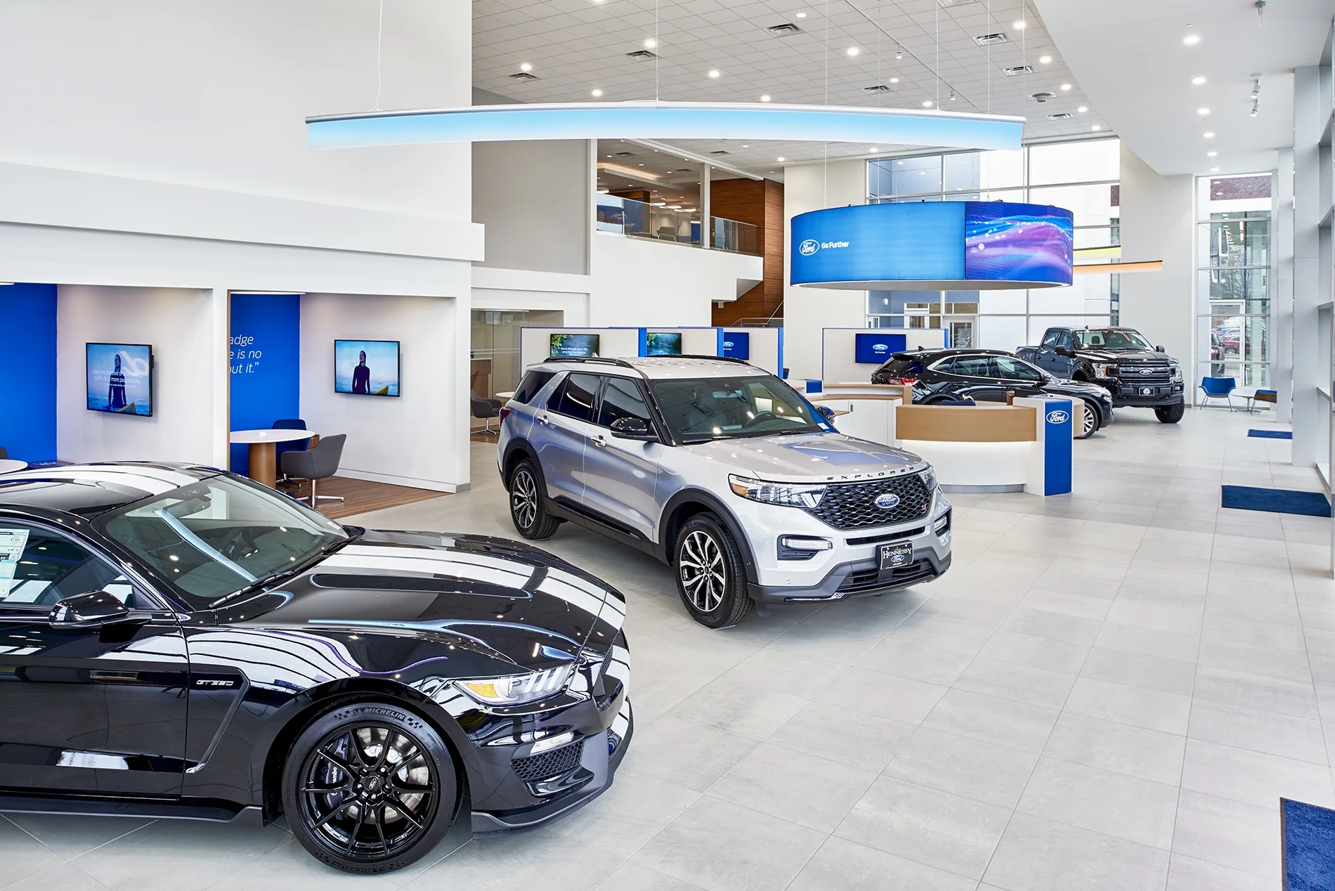 Vehicle presentation and customer circulation are planned together.