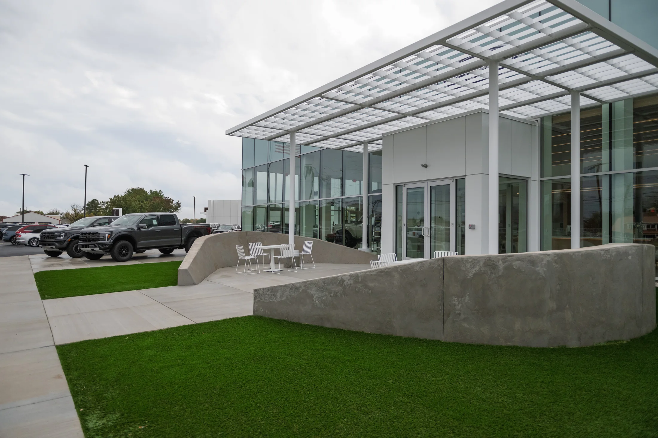 The entry trellis carries the Ford identity to the customer’s point of arrival.