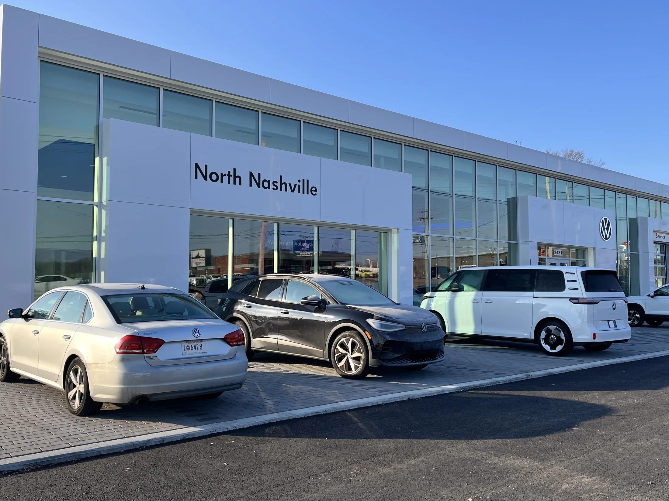 North Nashville / The program is adapted to the building, access and vehicle display.