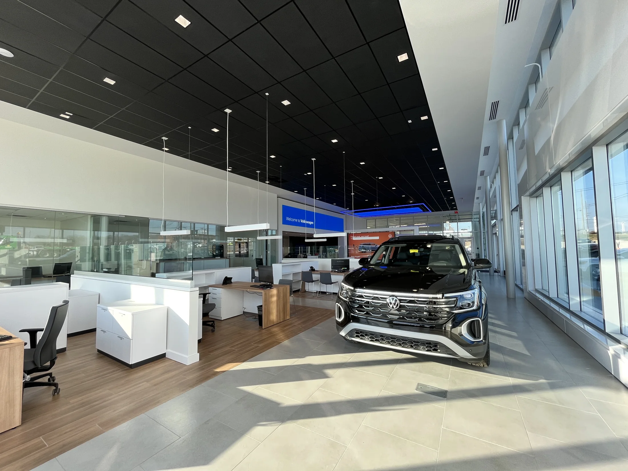 North Nashville / An open showroom connects vehicles with consultation settings.