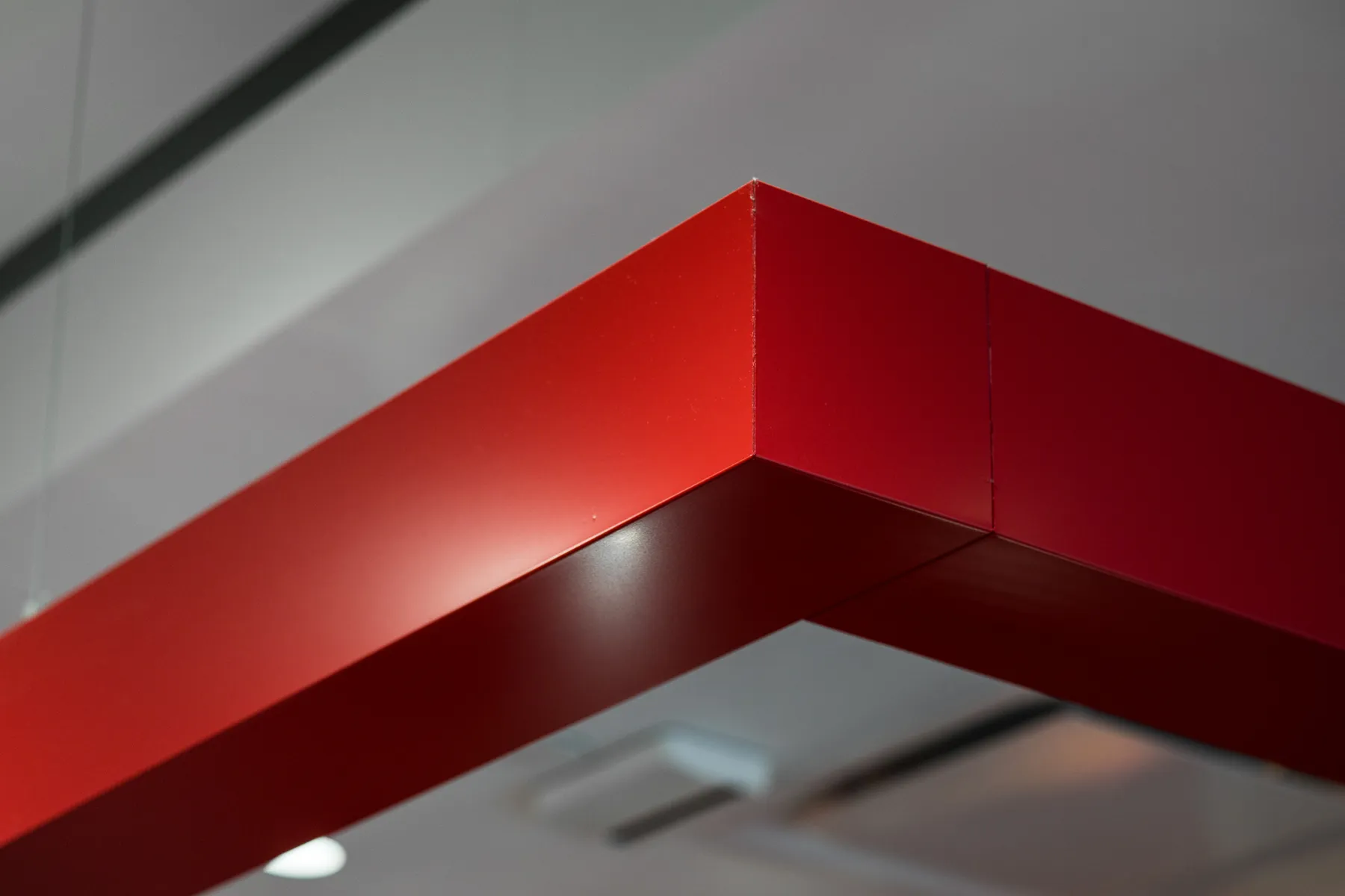 A precise corner detail becomes part of the display’s identity.