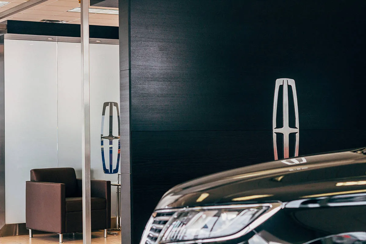 Brand, vehicle and material display share a defined footprint.
